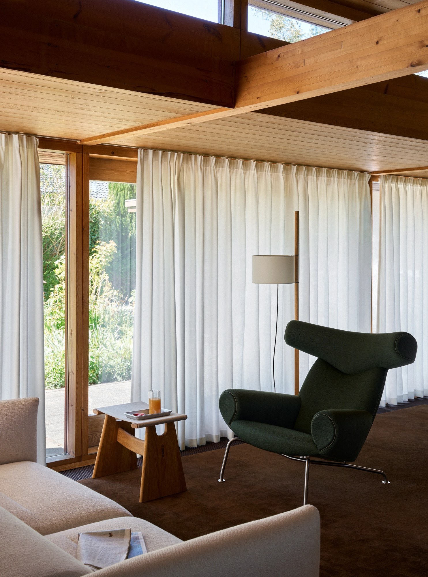 Fredericia WEGNER OX CHAIR -nojatuoli ja rahi - Image 3