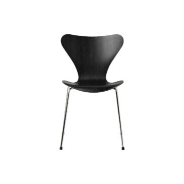 Fritz Hansen SERIES 7 -tuoli, musta kuultomaalattu saarni/kromi – Designsuosikki