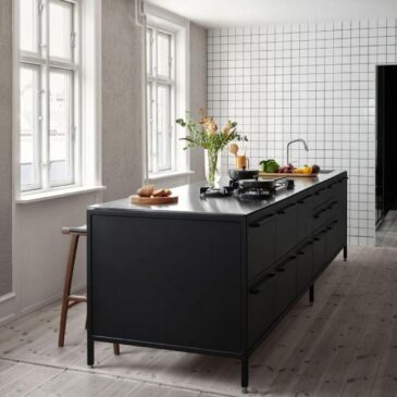 Vipp V1 kitchen island w. seating module, 6 units, black